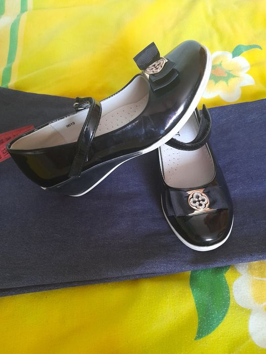 Нові туфлі в школу 35 розмір