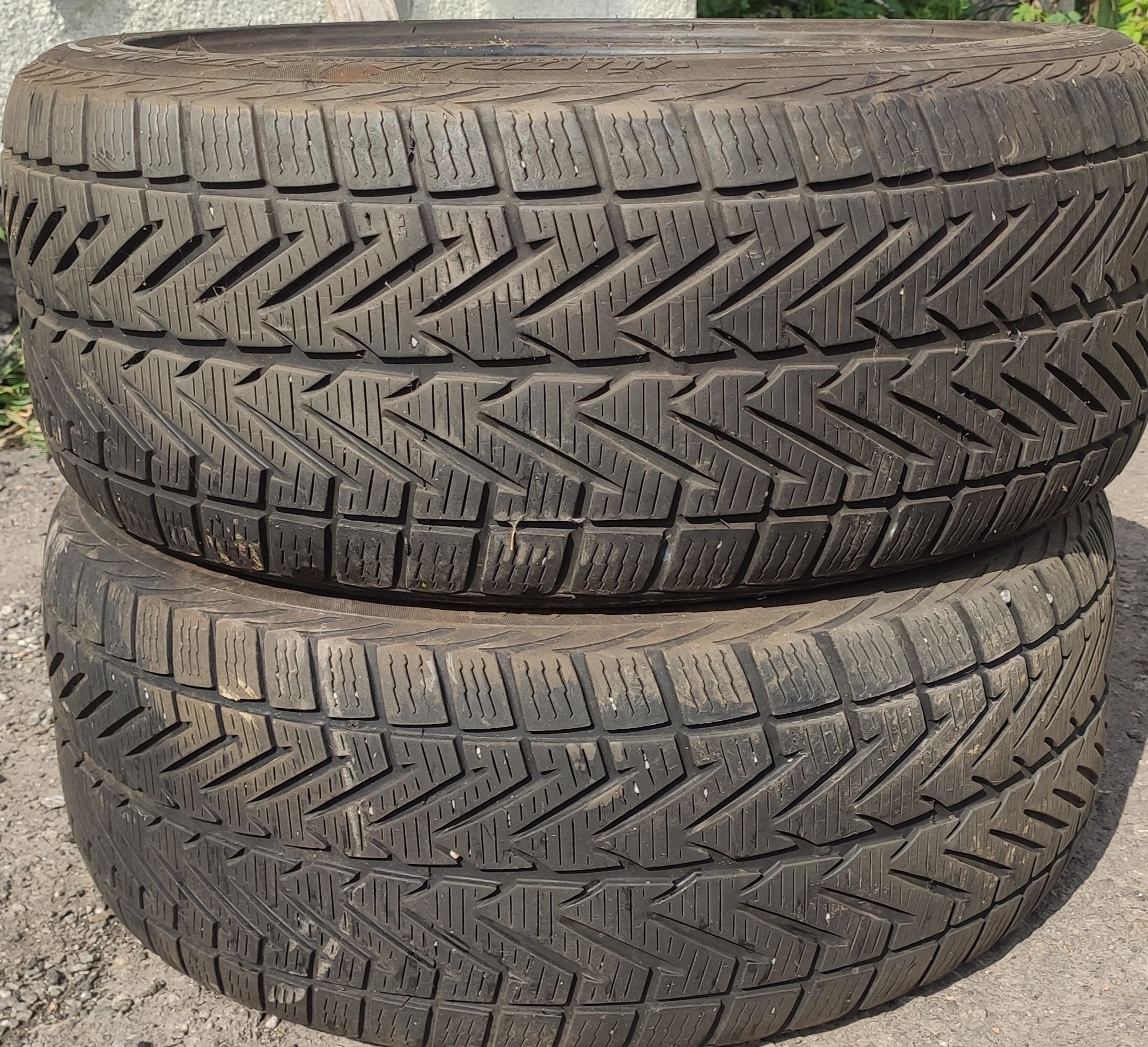 Шины Vredestein 235/40 R18 2 шт.