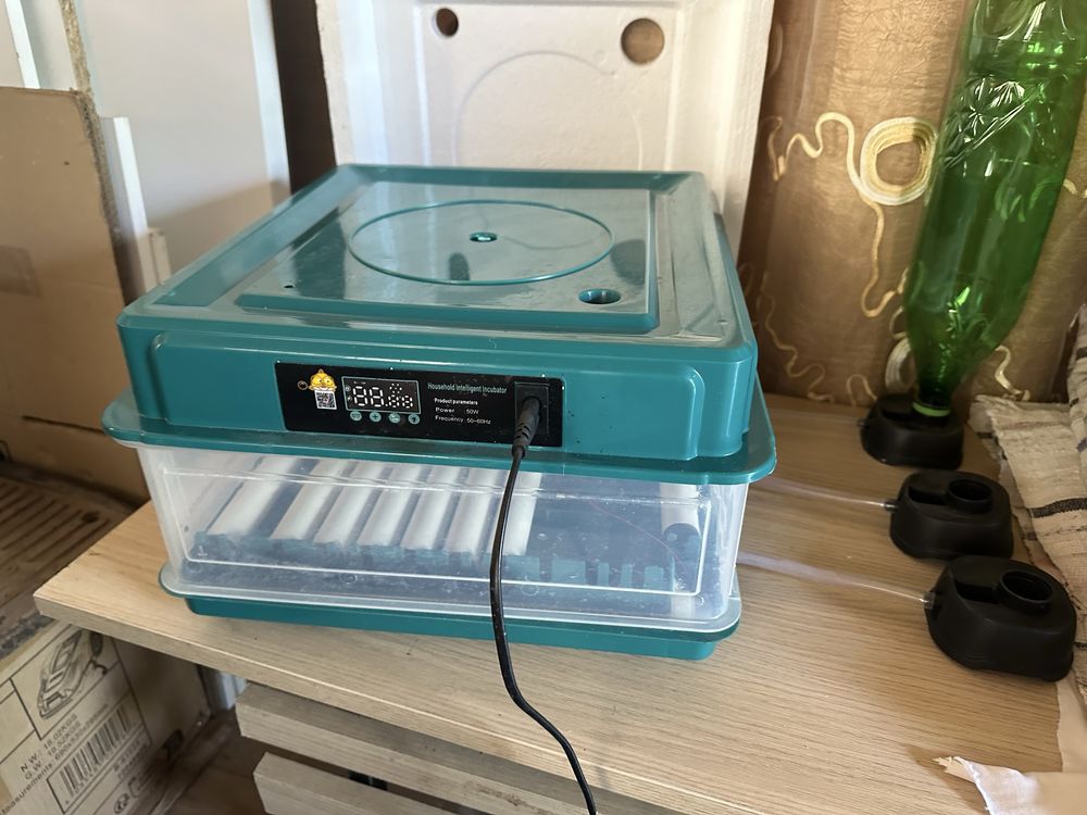 Chocadeira automática 36 ovos de galinha / 90 coderniz