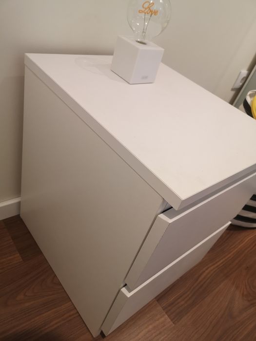 Mesa de cabeceira branca