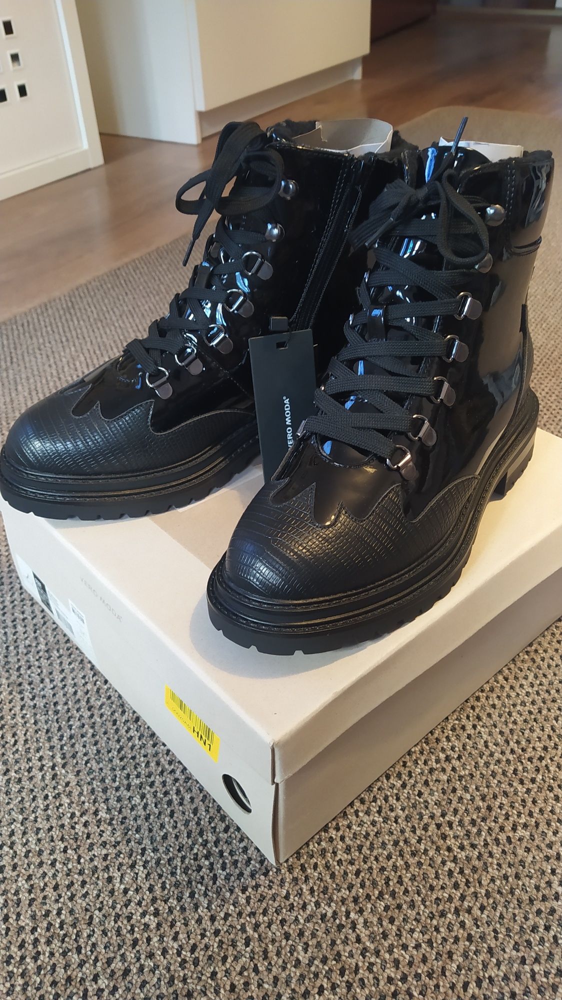 Sznurowane botki Vero Moda, nowe