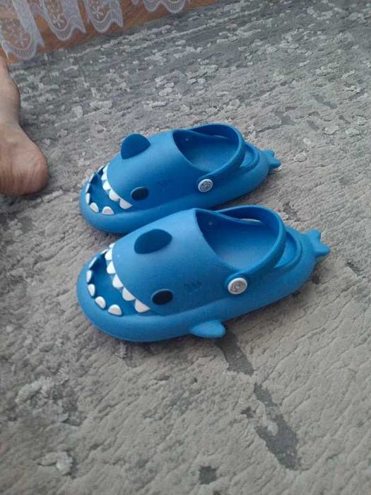 Buty rekinki niebieskie