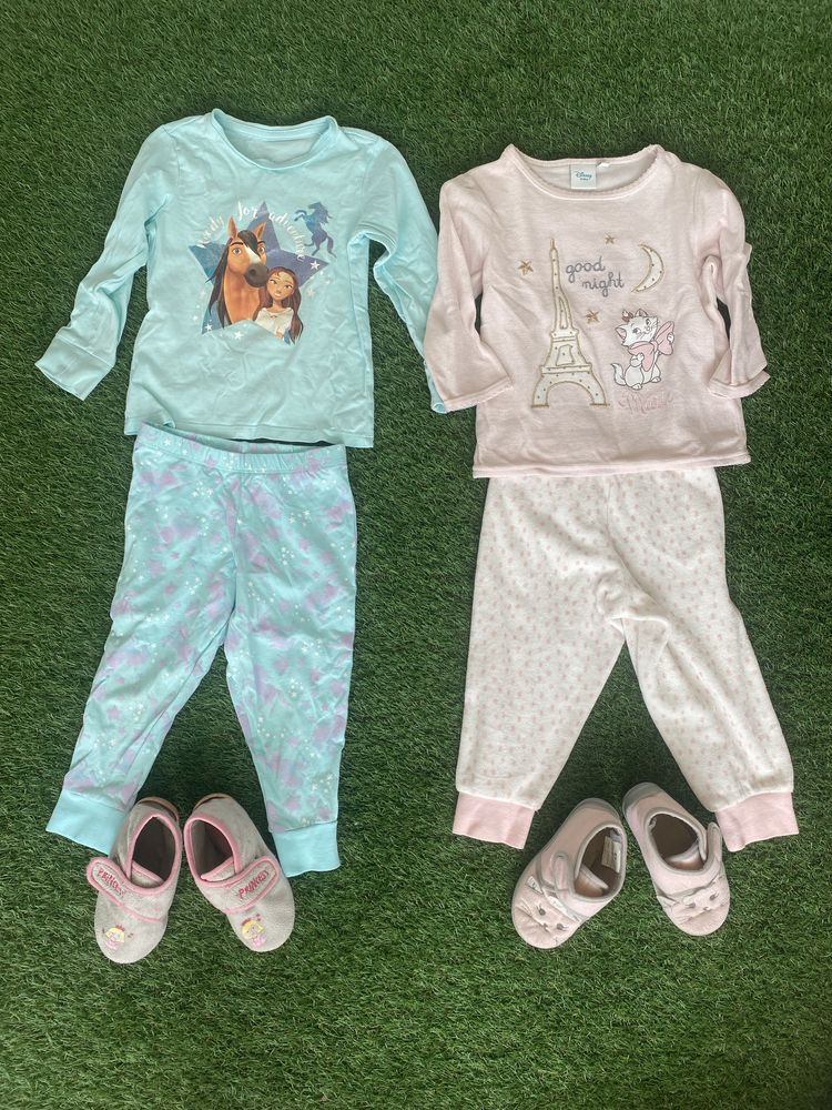 Pijamas e pantufas