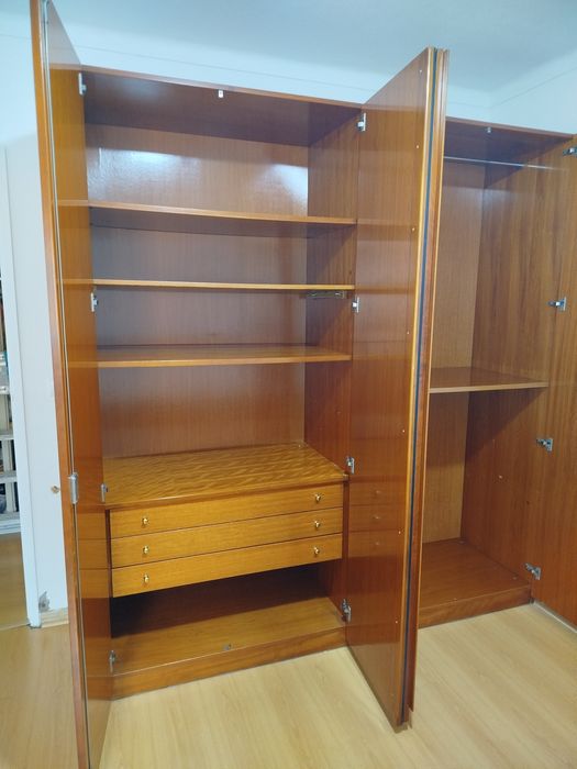 Vende-se roupeiro grande em cerejeira