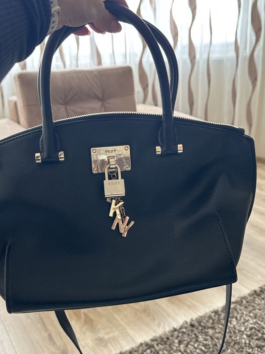 Шкіряна сумка DKNY