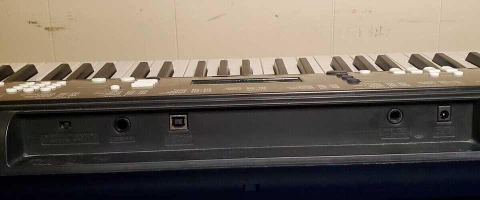 Синтезатор  Yamaha  EZ-220 61 клавиша динамика подсветка учеба