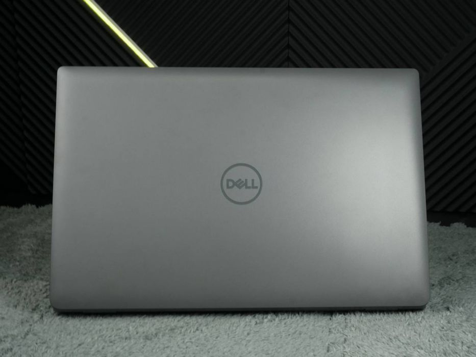 Dell Latitude 3550 15.6" i5-1335u 16GB DDR5 512GB SSD