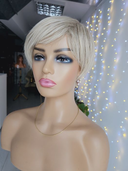 Krótka peruka blond KBS-13 naturalna fryzura