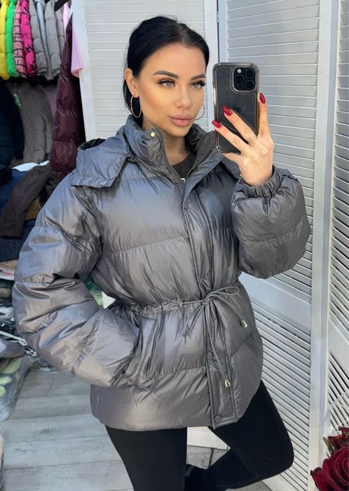 Жіноча куртка з поясом