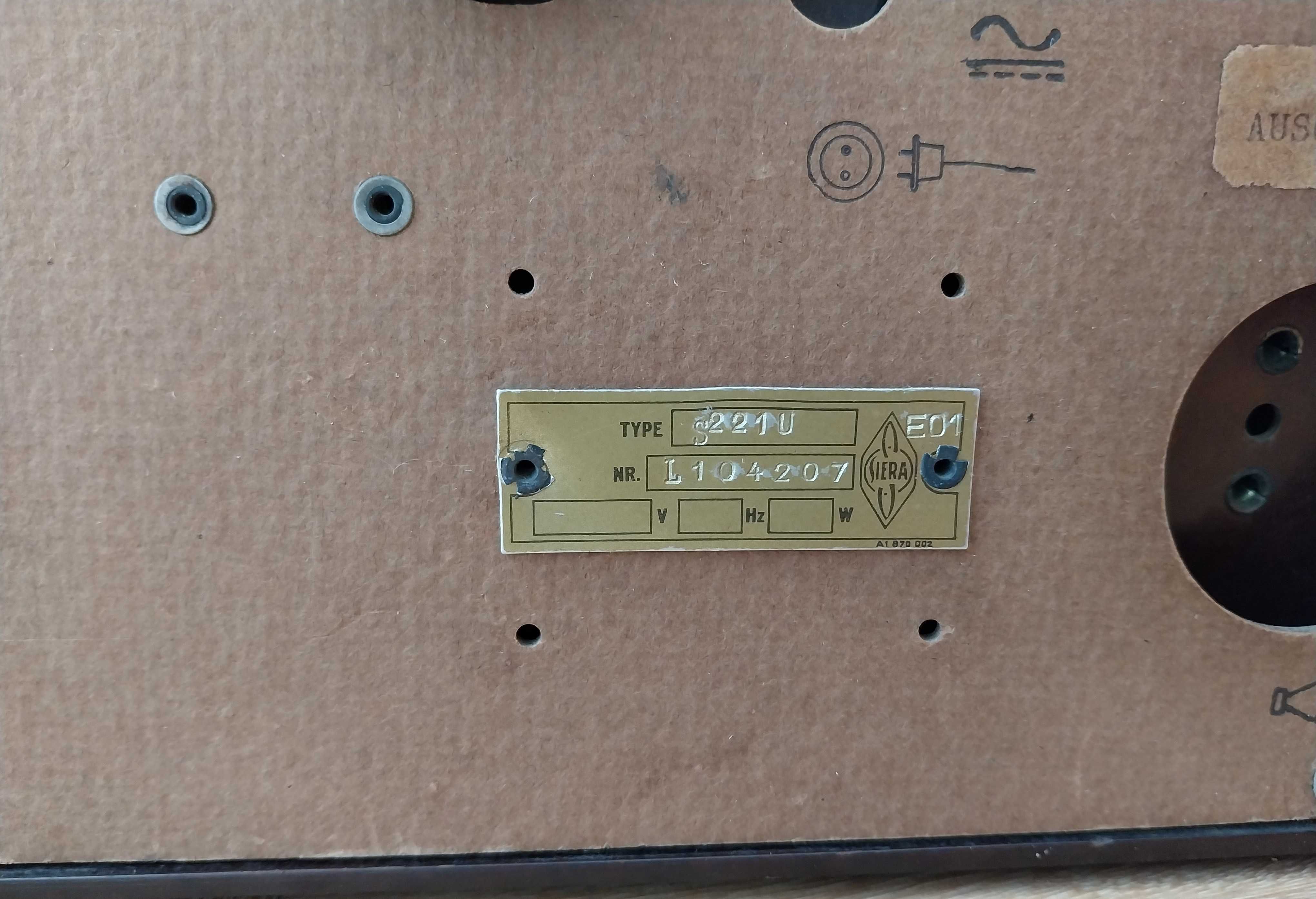 rádio antigo Siera, provavelmente de 1949