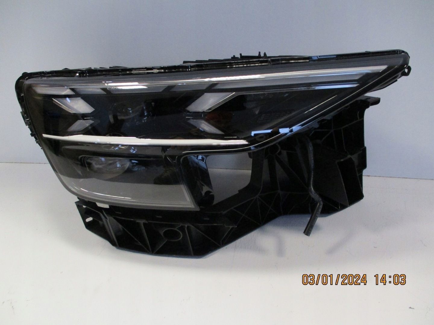 LAMPA PRAWA AUDI Q8 4M8 LASER 4M8941086