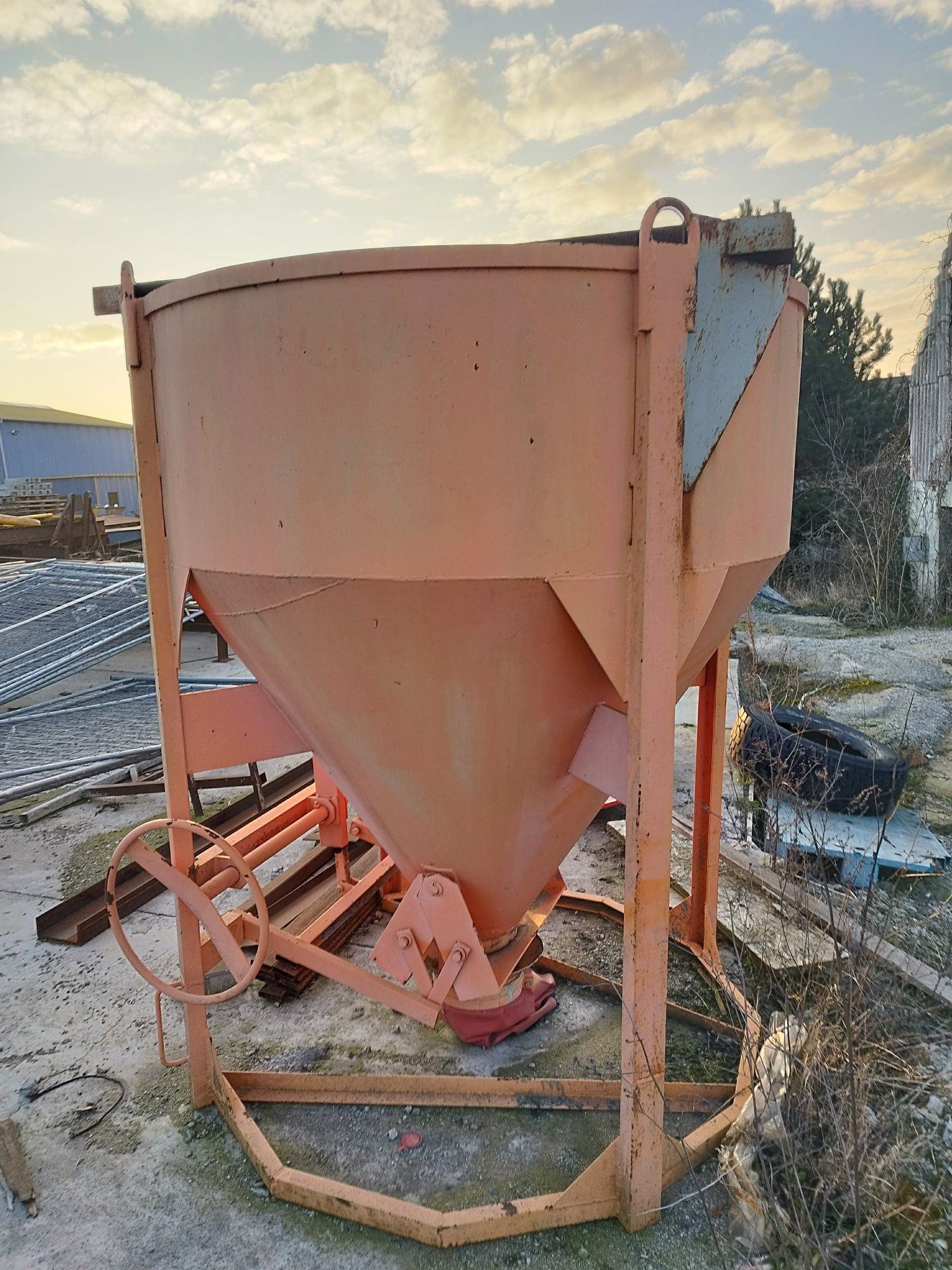 Lej Zbiornik Pojemnik Do Betonu Grucha