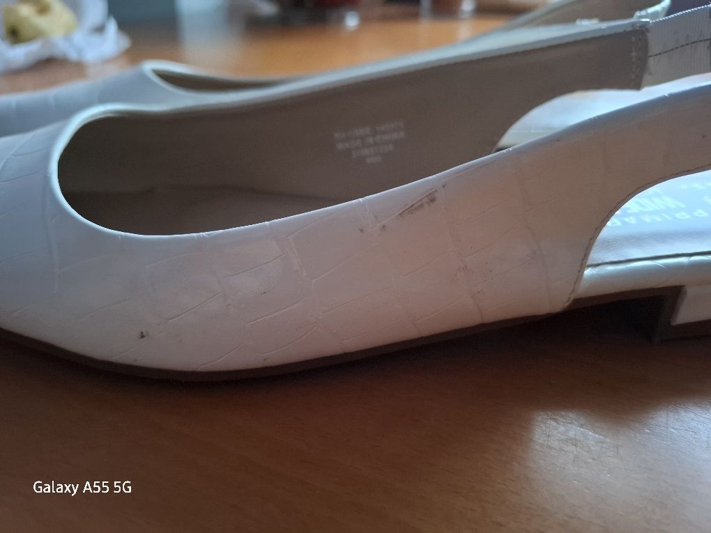 Białe buty
Ubrane raz . Lekkie
