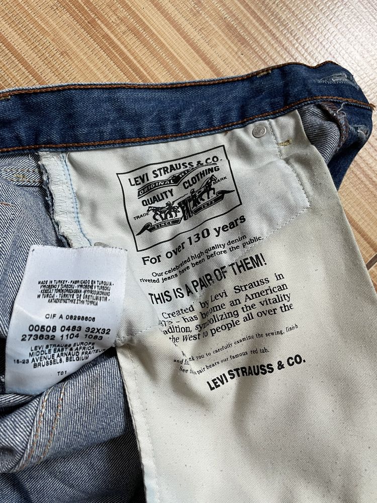 Джинсы Levis