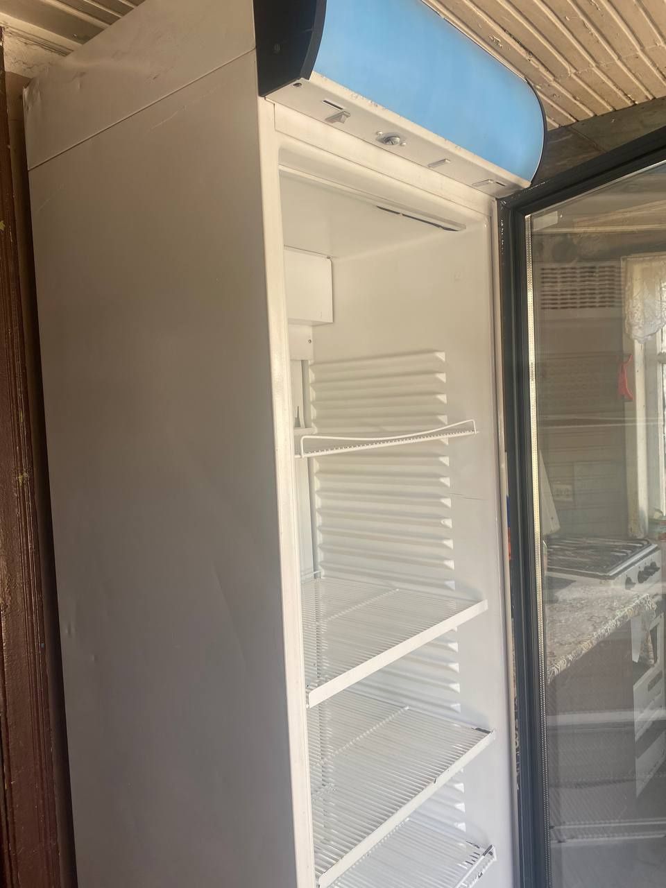 Продам ветриный холодильник
