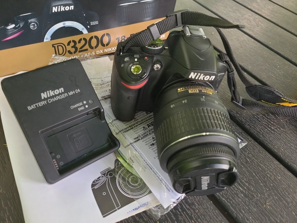 Nikon D3200 i obiektyw Nikkor 18-55 VR