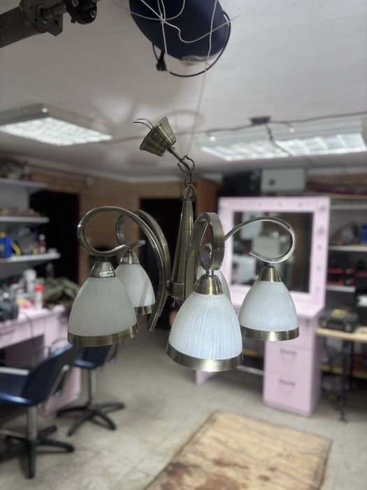 Продам люстру на 5 плафонов