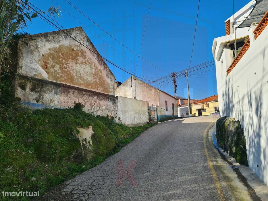 Casa antiga para reabilitar na Avessada com 122 m2 de area