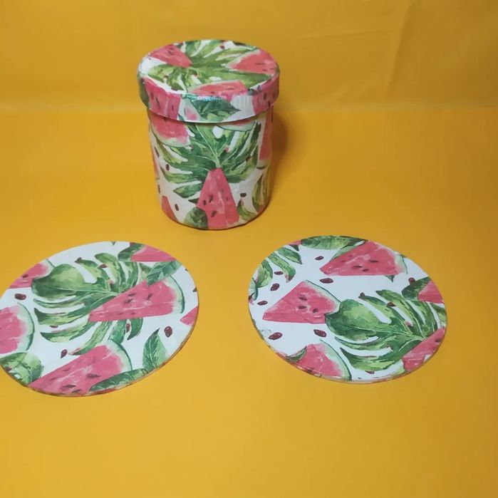 Банка для кави чи чаю і підставки для чашки