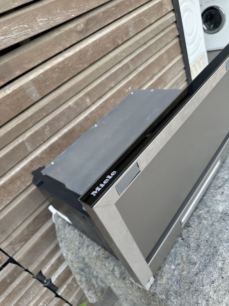 Вбудована витяжка Miele DAS 4631 OBSW