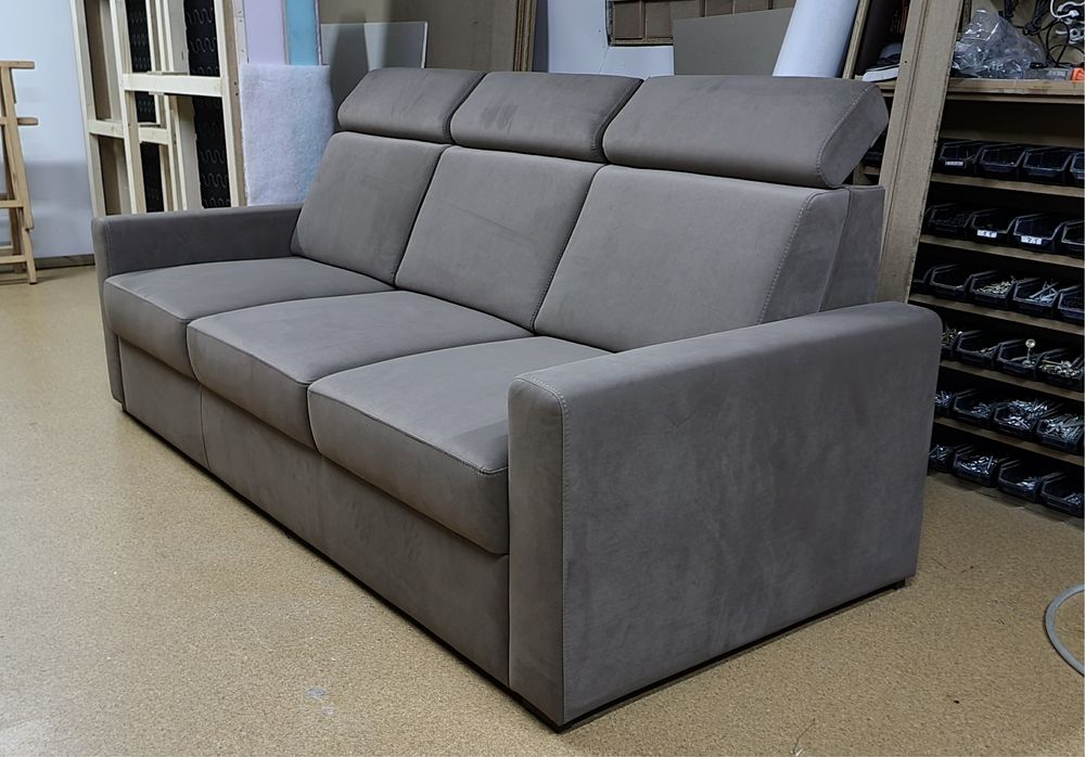 Solidna Komfortowa sofa z zagłówkami