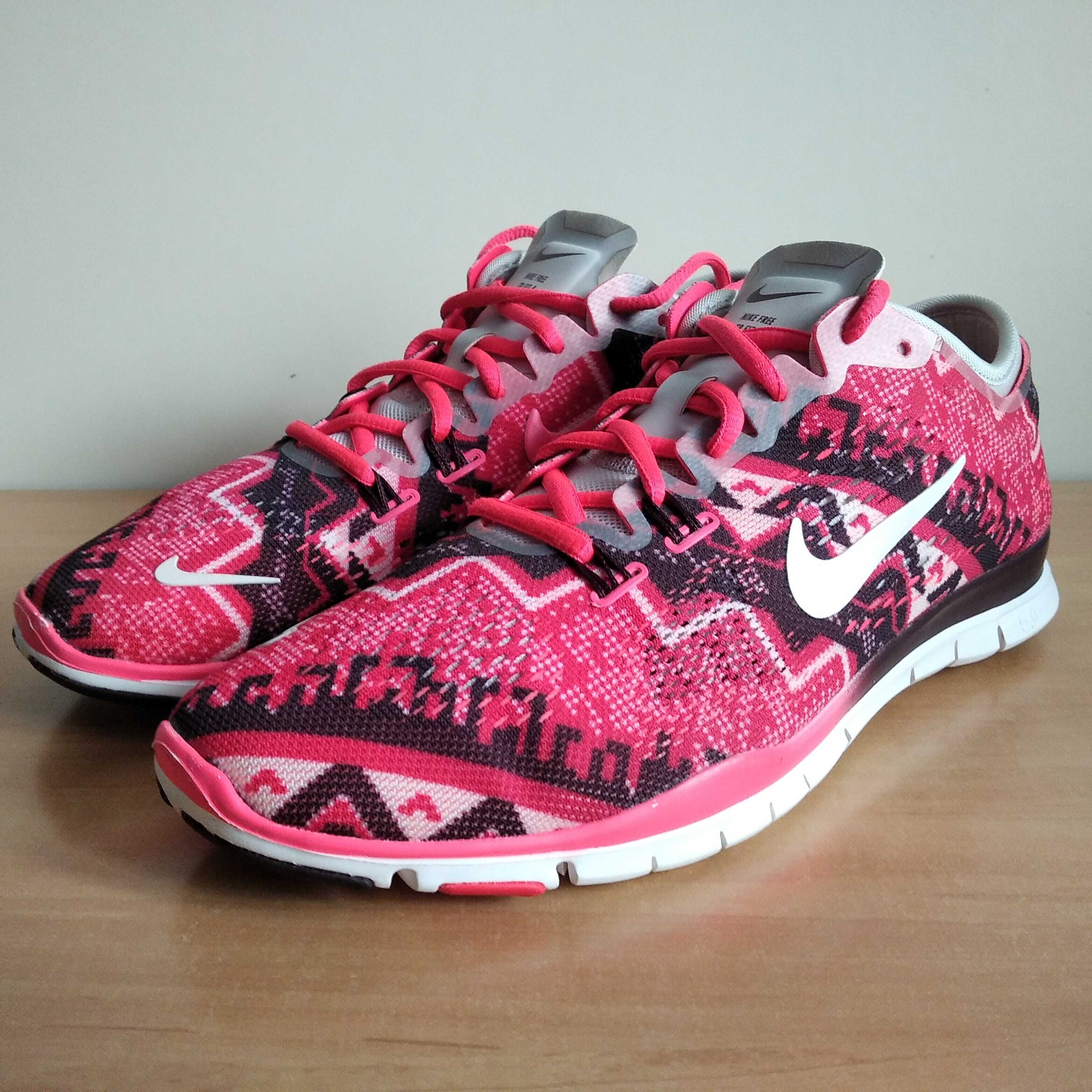 Profesjonalne buty biegowe NIKE Free Tr Fit 4 roz.eu-38.5
