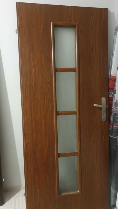 Drzwi pokojowe 1szt, do lazienki 2szt.