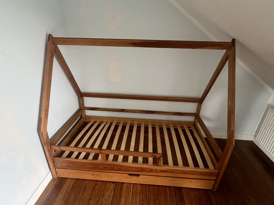 Łozko domek i materac dziecka drewniane z szufladą z dowozem do domu