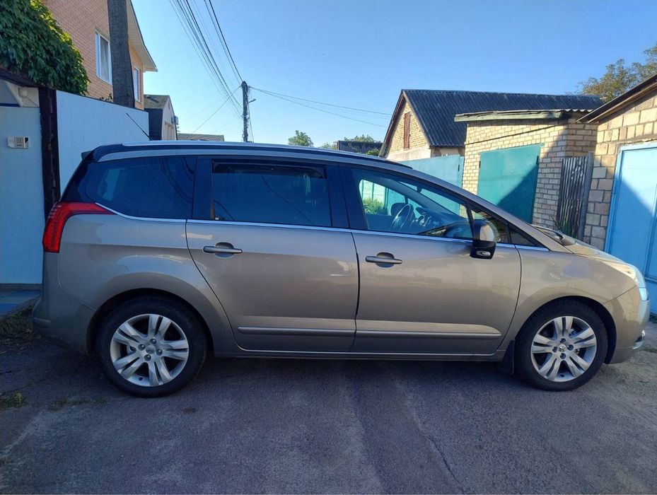 PEUGEOT 5008  цена 7300$