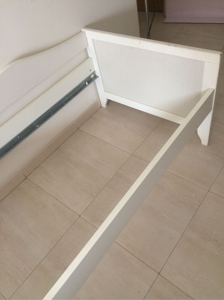Cama  individual IKEA c/ Barra modelo SENSVIK