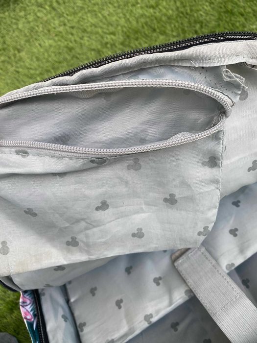 Mochila Disney Minnie Mouse com USB e compartimento para portátil