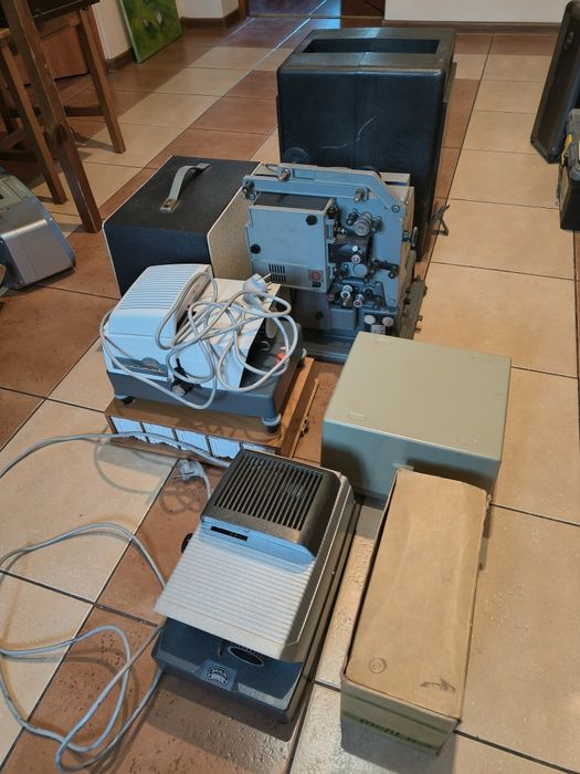 Sprzedam zestaw starych rzutników oraz projektor