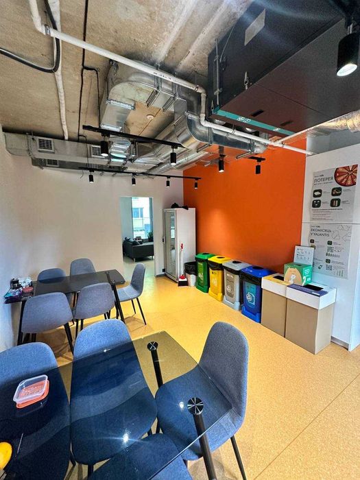 Оренда офісу з ремонтом та власною терасою на вул.Стуса.335м2.