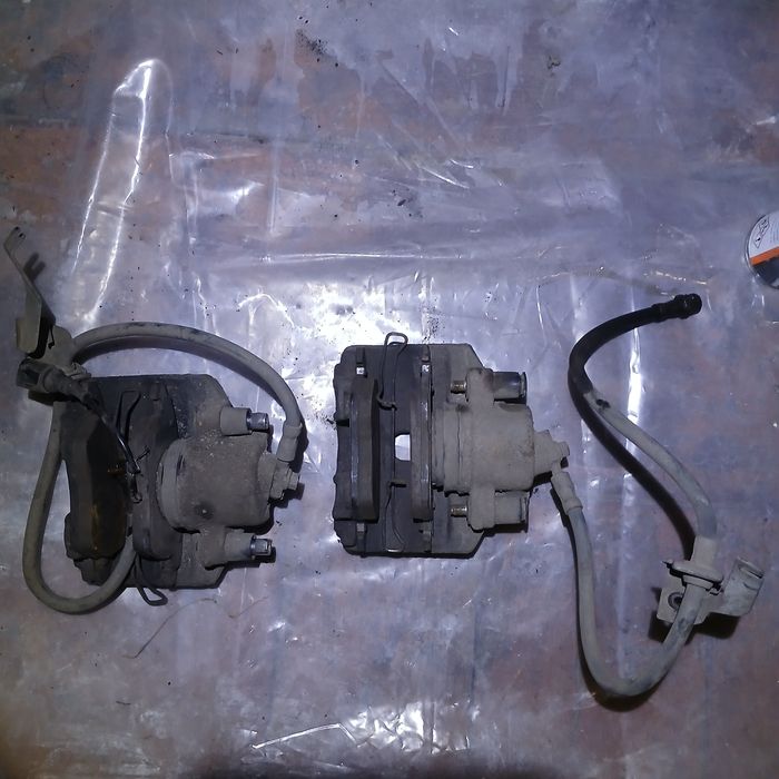 Супорт передні комплект на VOLKSWAGEN passat B6