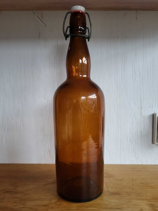 Stara butelka zamykana na kapsel 1l - 10,-