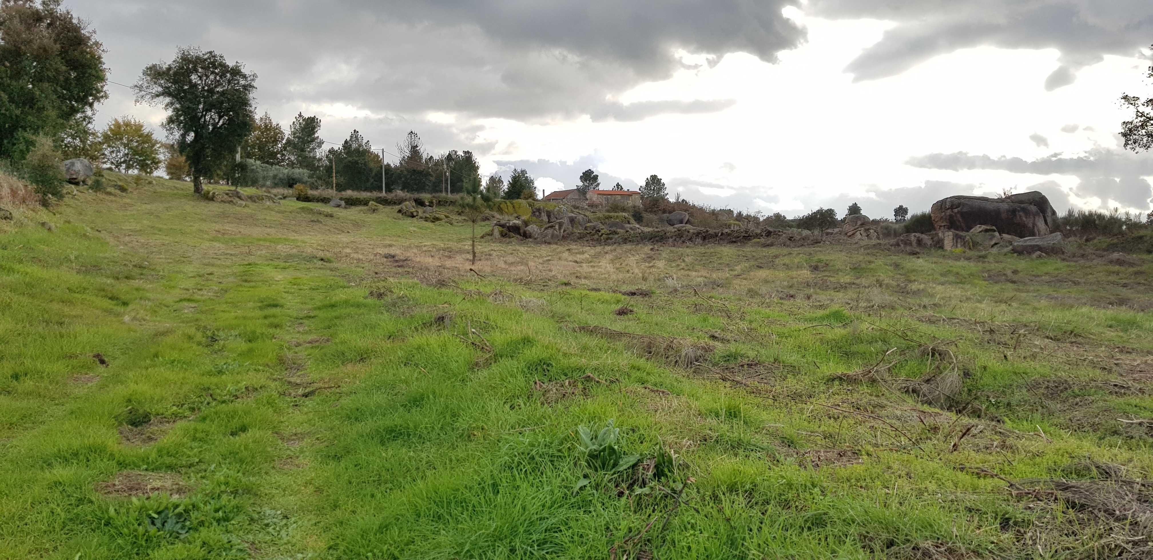 Terreno com Água Própria, Bons Acessos e Potencial de Construção!