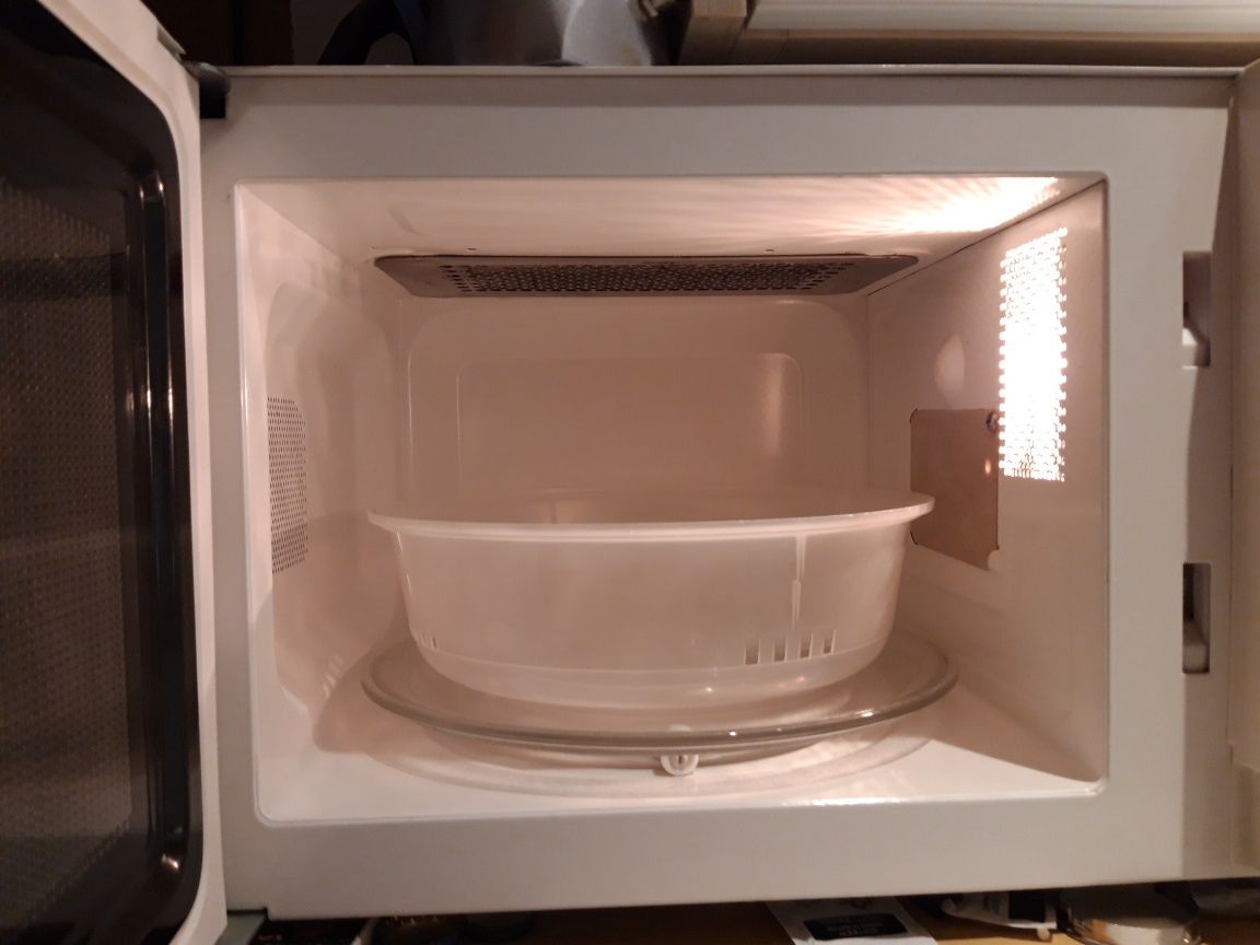 Kuchenka mikrofalowa firmy Alaska Mikrovawe Oven