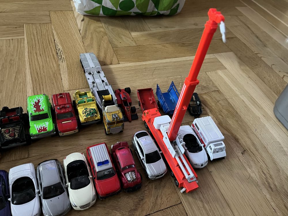 24 Autka majorette siku welly realtoy maisto