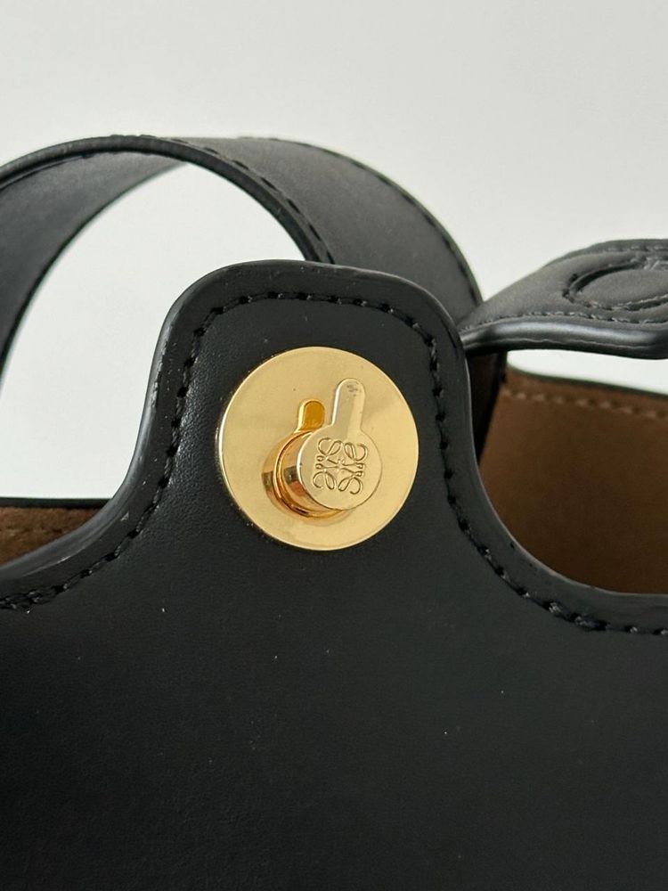 Torebka Loewe Mini Pebble Bucket Bag in Smooth Calfskin Black