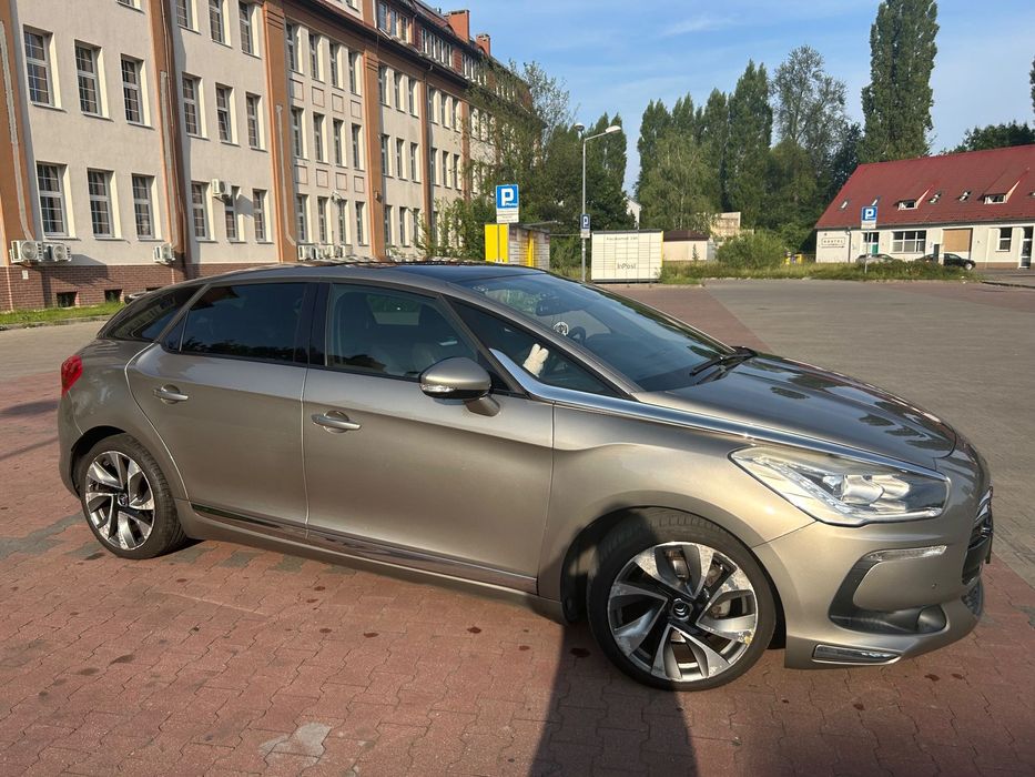 Citroën DS5 Elegancki i wygodny Citroen DS5 - automat