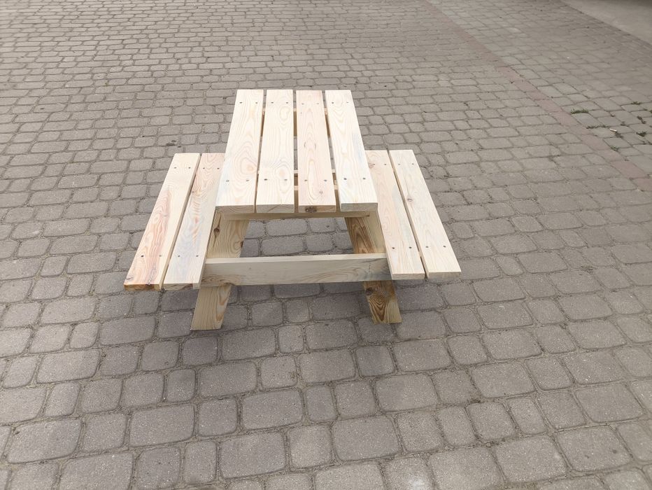 Stolik ogrodowy z dwiema ławkami 60x70x90