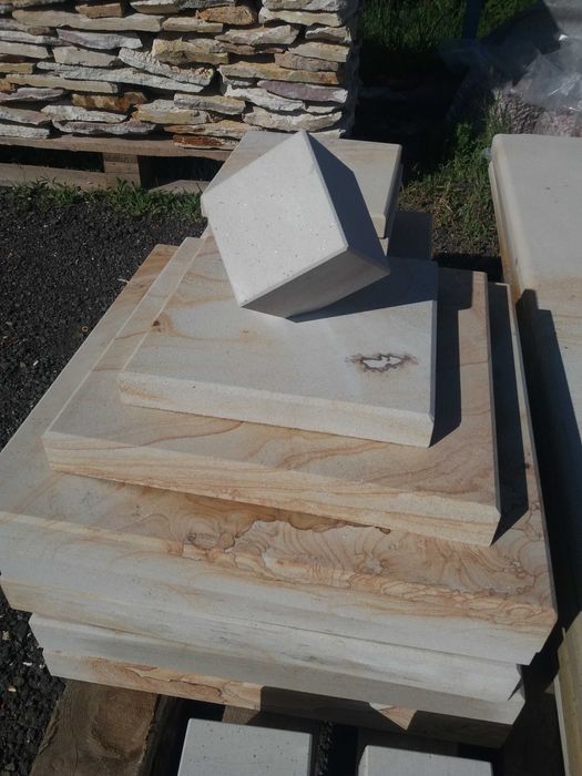 Шапки та парапеди з природнього камня