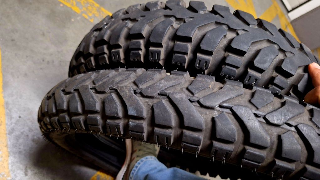 Conjuntos Pneus enduro semi-novos Mitas r17 e r 20
