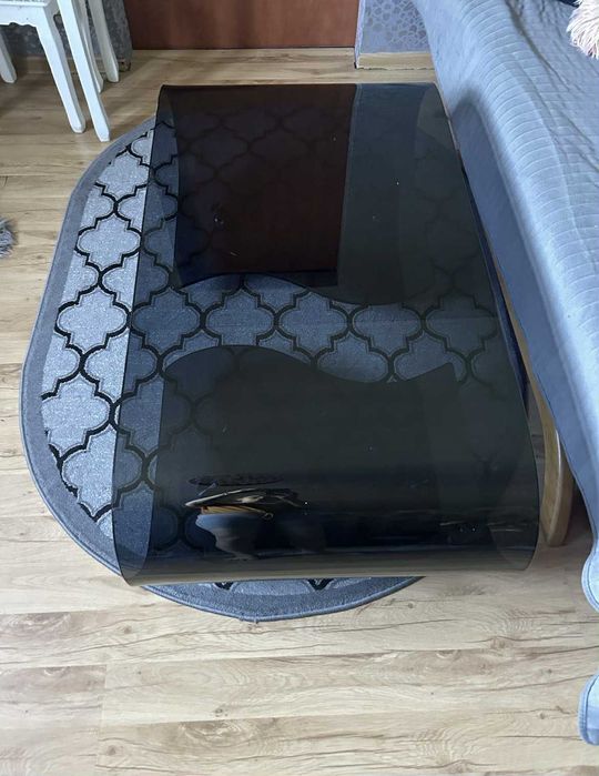 Czarny, szklany stolik