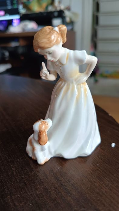 Royal doulton mała dama z psem