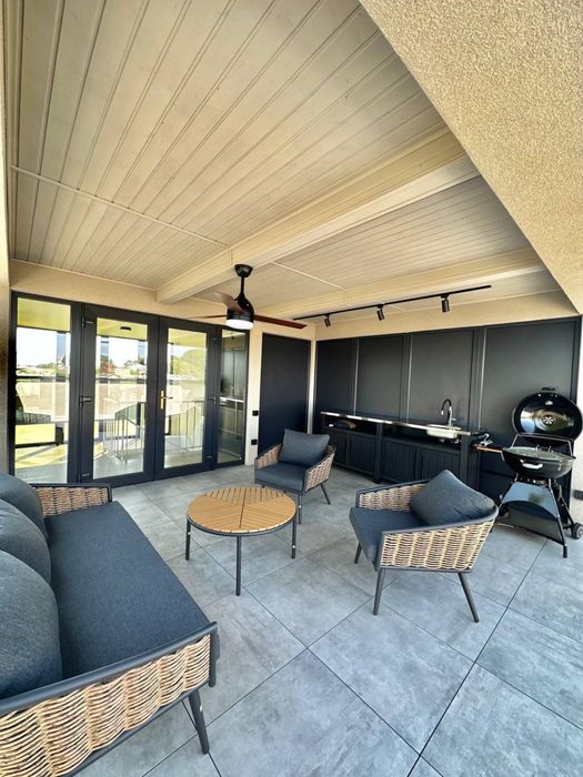 Здам квартиру з великою терасою в центрі міста