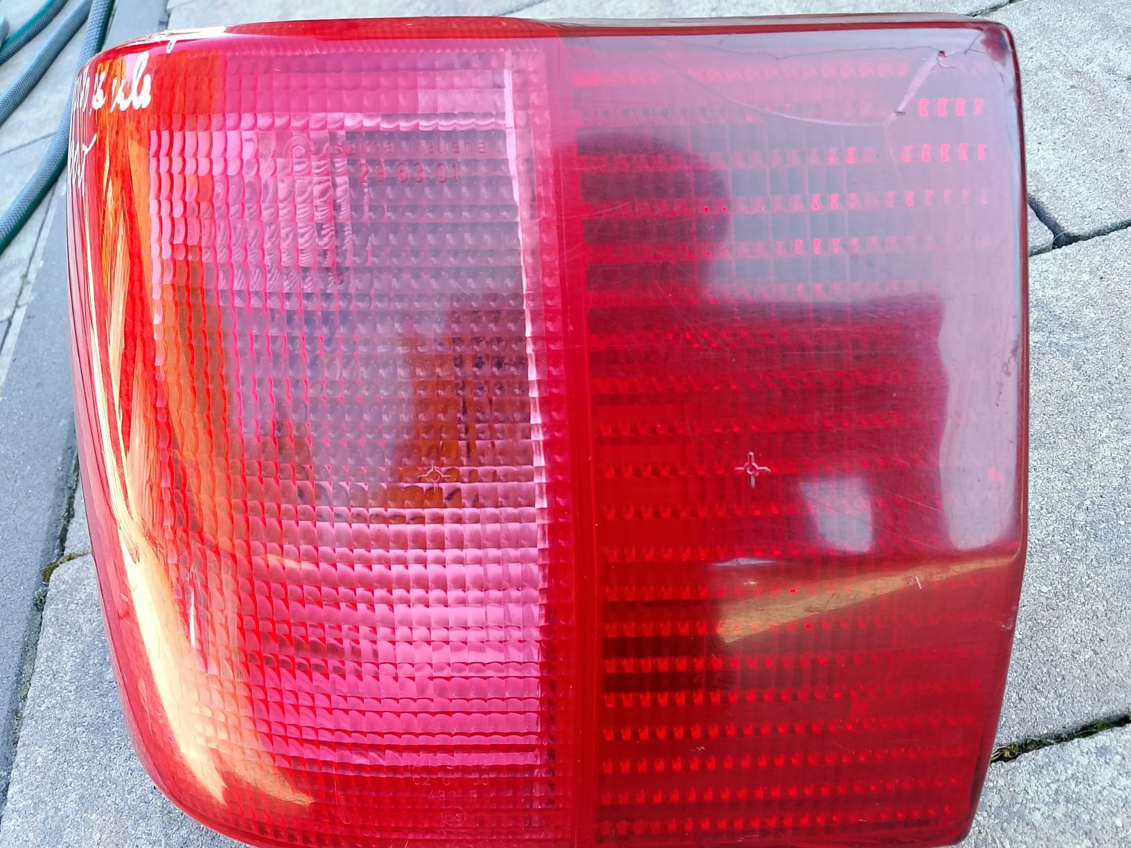 Lampa Audi 80, lewy tył Avanti kombi, w błotnik, uszkodzona