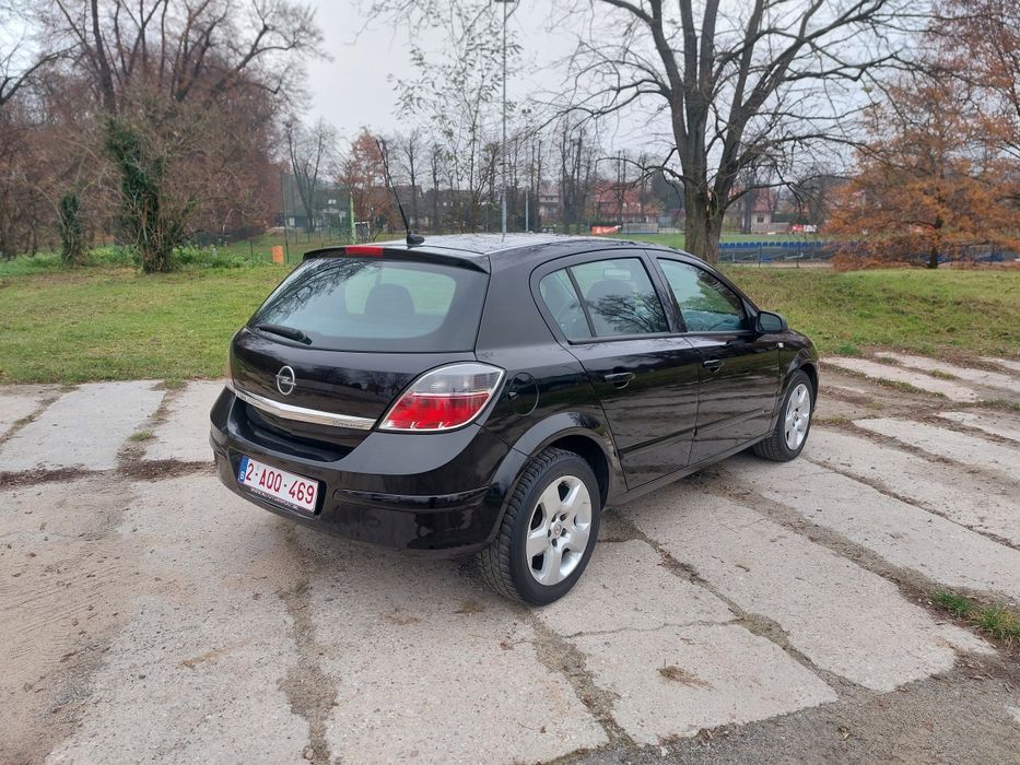Opel Astra H 1.6 Benzyna Lift Hatchback 5-Drzwi