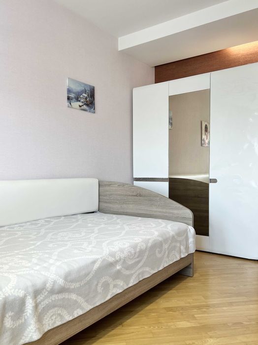 Оренда квартири з 3 спальнями по вул. Затишна, 15. Новий будинок,гараж