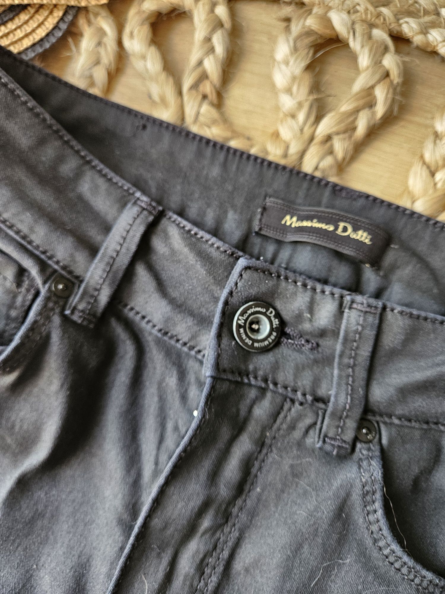 Massimo Dutti – czarne spodnie damskie  woskowane rurki proste XS c